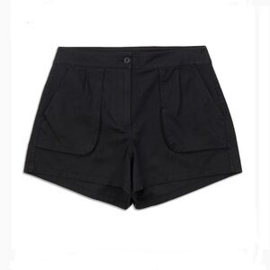 Lululemon, The Instant Short. Black, size 8.